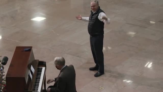 Sen. Alexander on Piano and Sen. Kaine on Harmonica Make Some Bipartisan Christmas Music