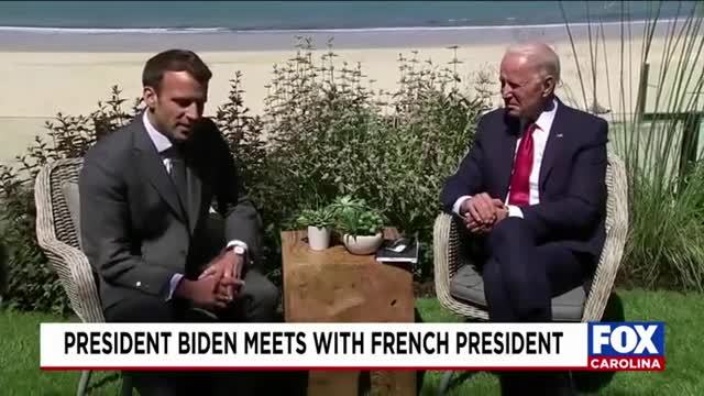 Biden Aide Frantically Tries to Herd Unruly Press Pool From Scenic Biden/Macron Photo Op