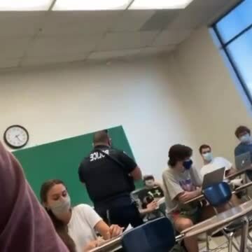 Student Gets Dragged Out from University of Tennessee for Not Wearing a Mask