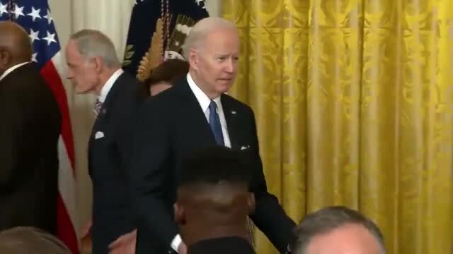 Joe Biden Walks Around Aimlessly During Reception With Obama :: Grabien 